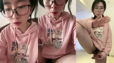 清純眼鏡兔牙騷妹子自拍3