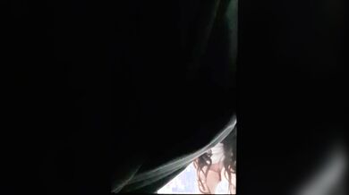 Cô hàng xóm hớ hênh không kéo rèm, vô tình phơi bày vùng kín cho cả khu xem