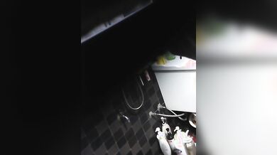 偷窺苗條人妻浴室洗澡全過程（偷拍第二部視頻）