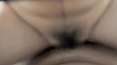 Cô gái cưỡi lên