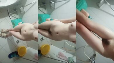 大胸高中女生洗完澡自拍