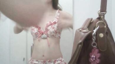 更衣室～美乳 35