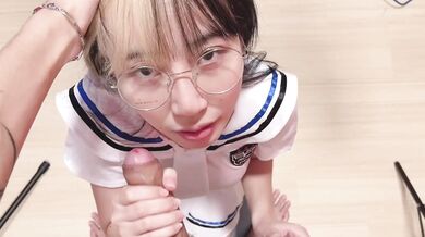 泰國網紅穿著性感漫服幫男友口交