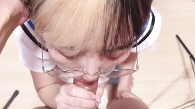 泰國網紅穿著性感漫服幫男友口交