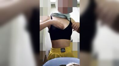 ガールフレンドが新しい下着を試着するビデオ録画