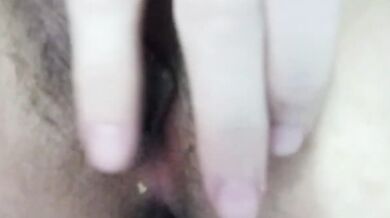 マレーシアのサラワクのロリ少女が入浴前に自慰行為