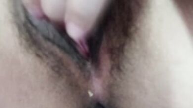 マレーシアのサラワクのロリ少女が入浴前に自慰行為