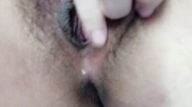 マレーシアのサラワクのロリ少女が入浴前に自慰行為