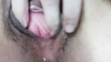 マレーシアのサラワクのロリ少女が入浴前に自慰行為