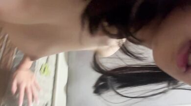 犯されるに値する妹は彼氏に口内を撃たれた