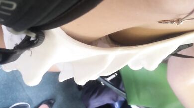 Đồng nghiệp nữ lộ diện