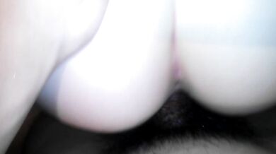 韓国人カップルが寮で自撮り