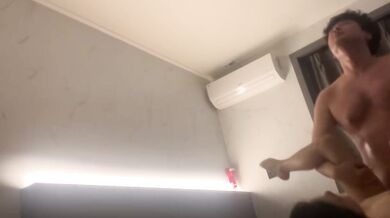 韓国人カップルがホテルで自撮り