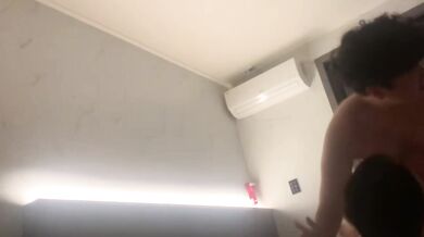 韓国人カップルがホテルで自撮り