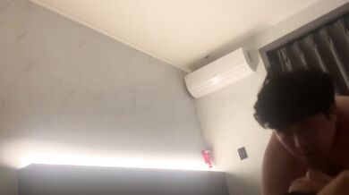 韓国人カップルがホテルで自撮り