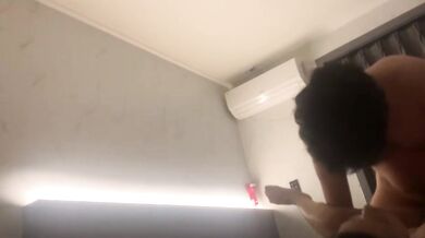 韓国人カップルがホテルで自撮り