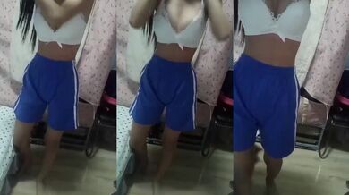 台湾の学生が服を脱ぐ