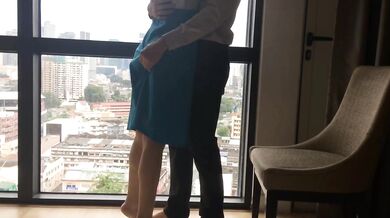 制服を着たマレーシアの妹が彼氏にフェラチオをする