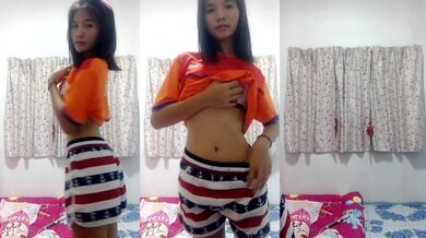 Thai girl takes naked selfie