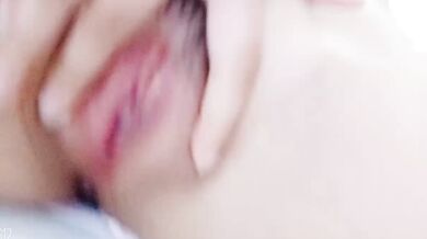 妹妹掰開嫩逼自拍