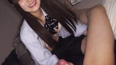 美女の口內発射で精液が口から垂れる