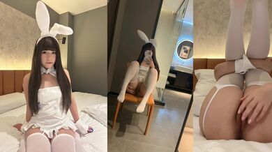 白絲兔女郎自拍無毛一線鮑