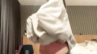 ツインテール、アイドルフェイスが下着見せ配信