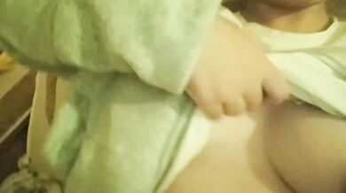 露奶自拍35