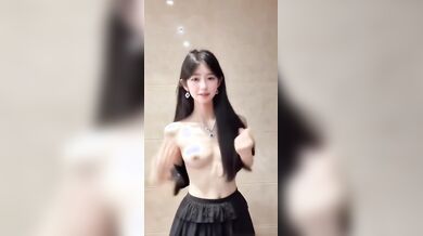 可愛妹妹喜歡跳舞