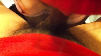 マレーシアの女子大生が公衆トイレで彼氏にフェラチオ