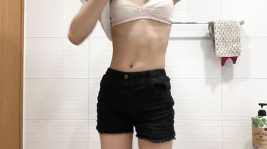 女子高生のストリップ自撮り 19