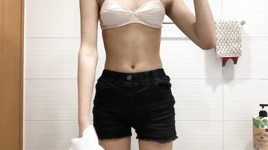 女子高生のストリップ自撮り 19