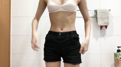 女子高生のストリップ自撮り 19