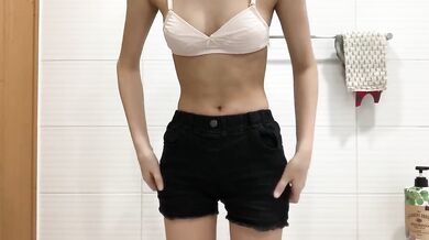 女子高生のストリップ自撮り 19