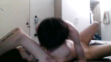 ベトナムの巨乳美女が痩せ型の彼氏とセックス