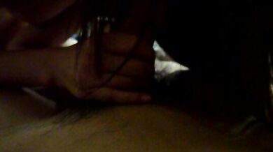 台湾の少女が頭を押さえられ、フェラチオをされる