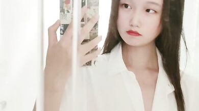 反差高中美女牙刷自慰1