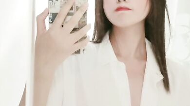 反差高中美女牙刷自慰1