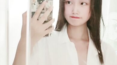 反差高中美女牙刷自慰1