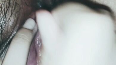 反差高中美女牙刷自慰2