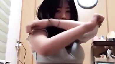 胸マッサージの女の子