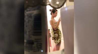 緊急！女子大生で姿勢も綺麗な美人だということがよく分かります。