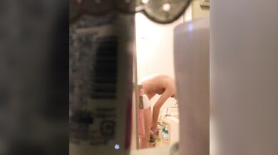 緊迫！清楚系女子大生がお風呂から姿をあらわす瞬間