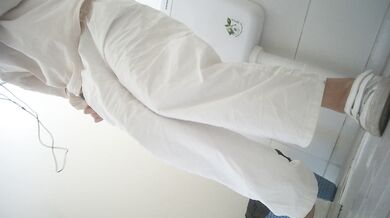 caught chinese beauty masturbating in the toilet