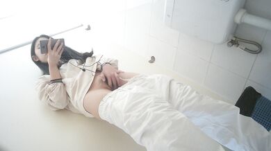 caught chinese beauty masturbating in the toilet