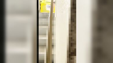 ゴミ出し若妻) 近所の奧さんの 、見上げるノーブラおっぱい①