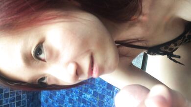 台北の小さなモデルのプライベートプールでのフェラチオ