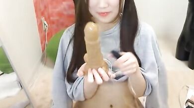 很可愛的日本平頭妹妹綫上自慰