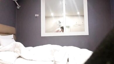 韓国の金持ち男性が美しい大学生と関係を持つ