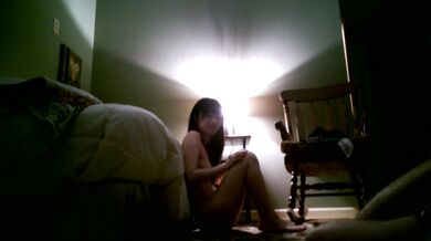 台湾の少女が外国人に連れ込まれ、セックスと自撮りをさせられる 3